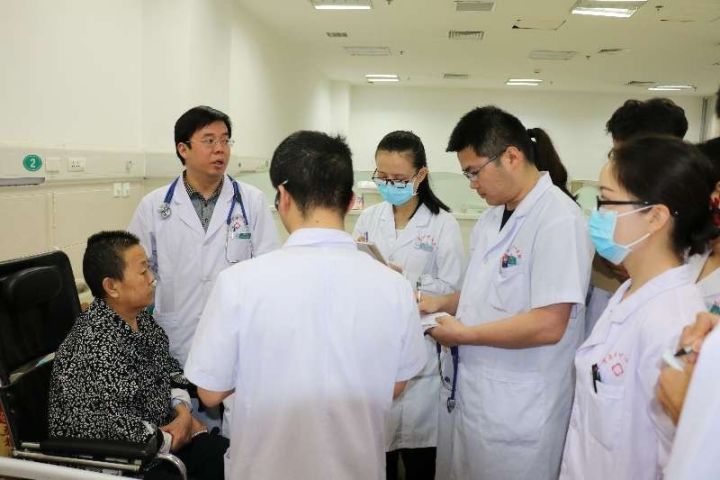 仁心仁术为患者护航丹心妙手保康健——专访开云最新网址康复科